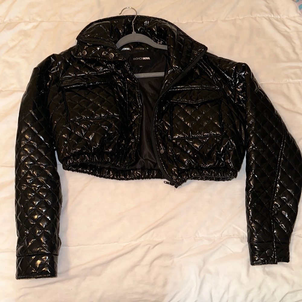 Love your Personality Cropped Puffer Jacket - Black, Medium